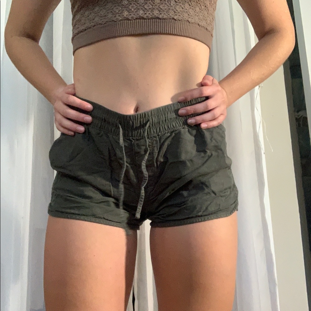 Gap olive green shorts size 2
